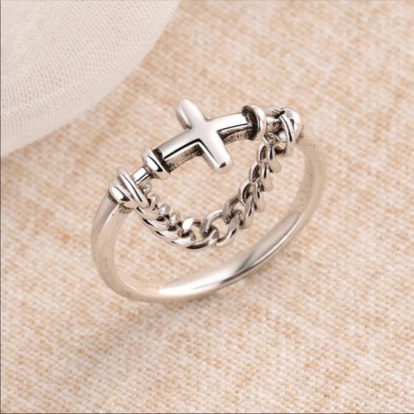 Jewelry - 925 sterling silver cross sign ring